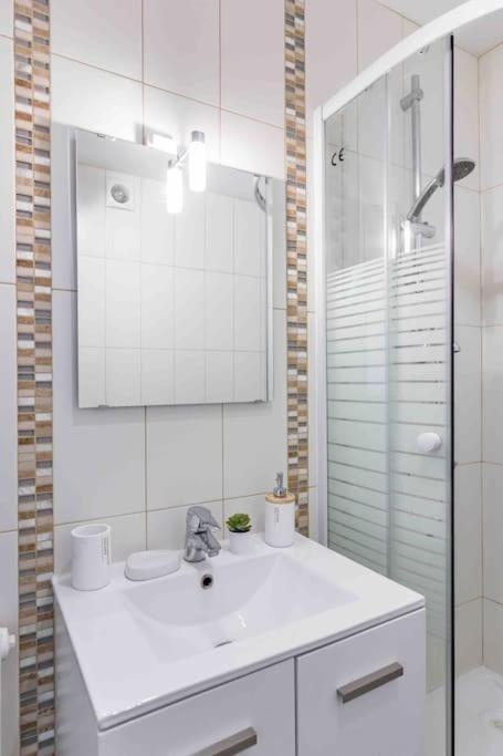 Appartement Avec Parking Et Terrasse Metro 7 Et Paris Villejuif Buitenkant foto